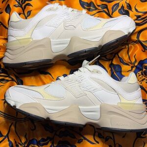 New Balance 9060s Womens size 8.5 or Youth size 7.